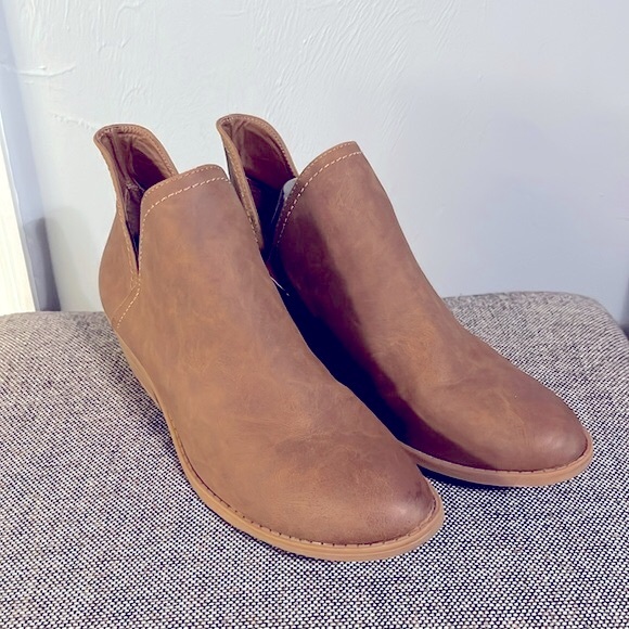 Universal Threads tan ankle boot, size 11. - Picture 1 of 12